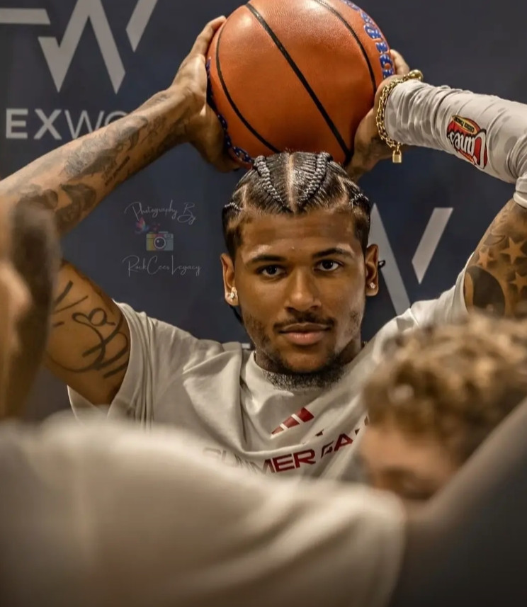 说一个暴论：交易杰伦格林首先叠个甲：我认可杰伦格林的实力赛季初第一场打快船2