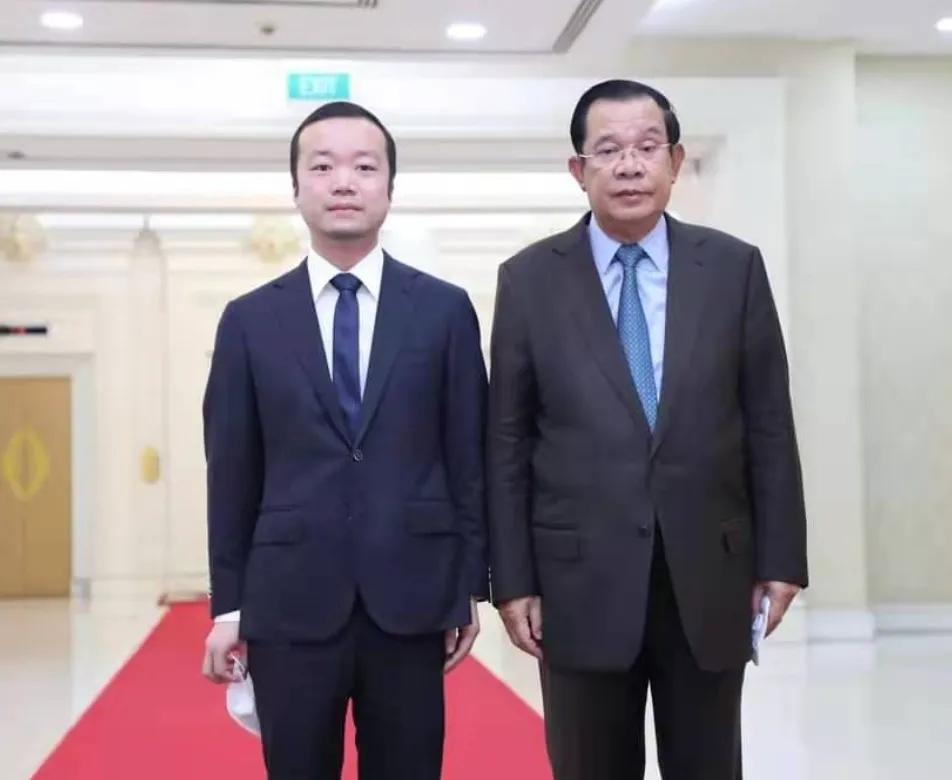 陈志跟柬埔寨国王没有任何关系。陈志至今没有拜见过柬埔寨国王。陈志是柬埔寨洪森亲