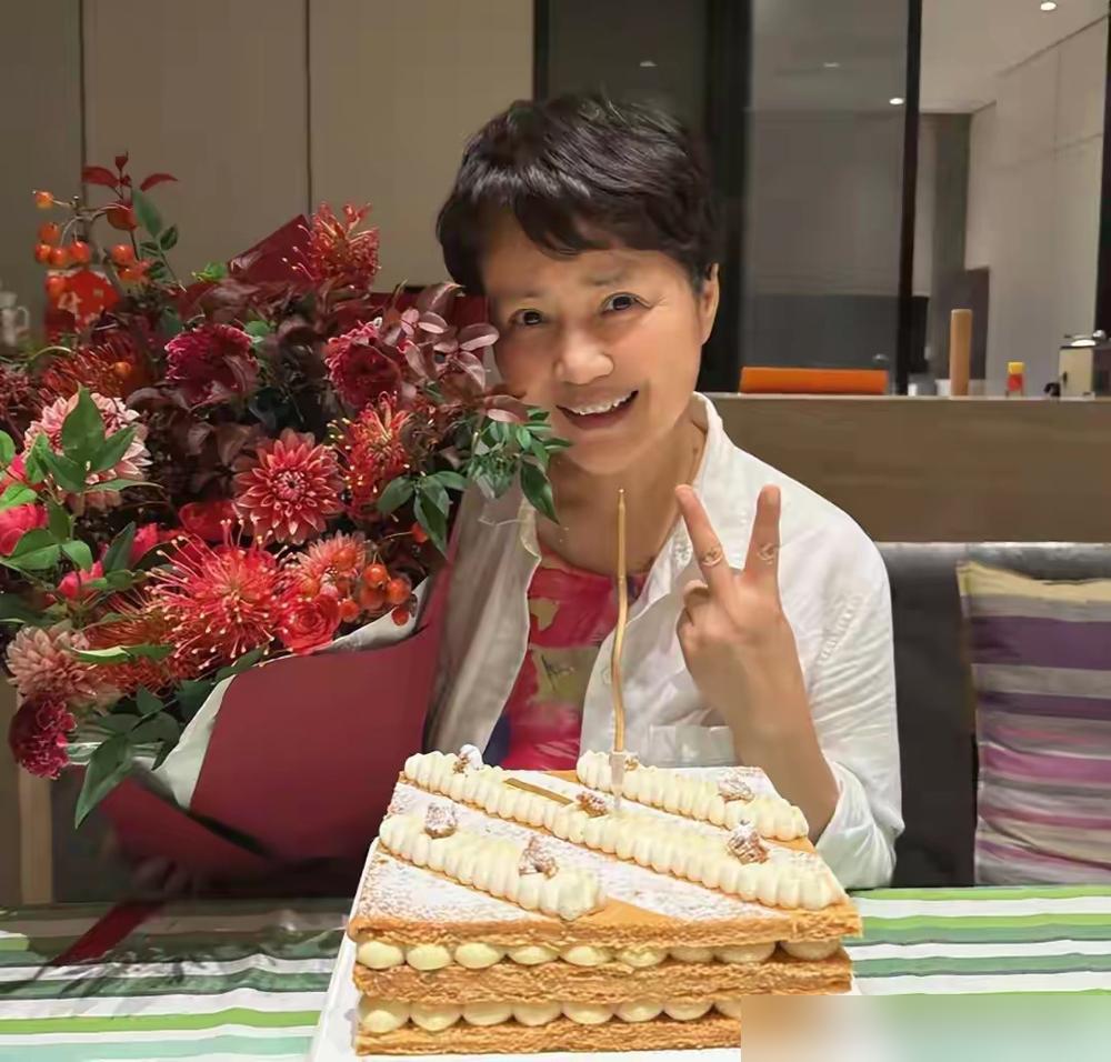 亲妈哭着求你别离，继父却喊你回家！女星奚望离婚真相，太炸裂！你以为演员聚少离