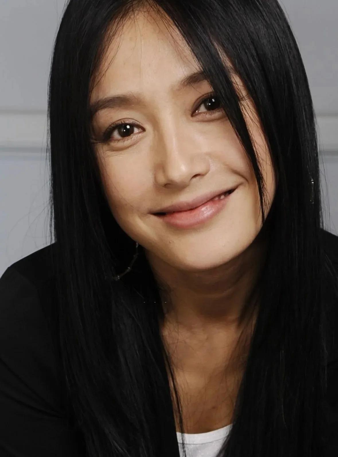 秦岚怼脸拍生图，眼睛好美，身材好好，这个时期胖瘦适中。#秦岚演技#