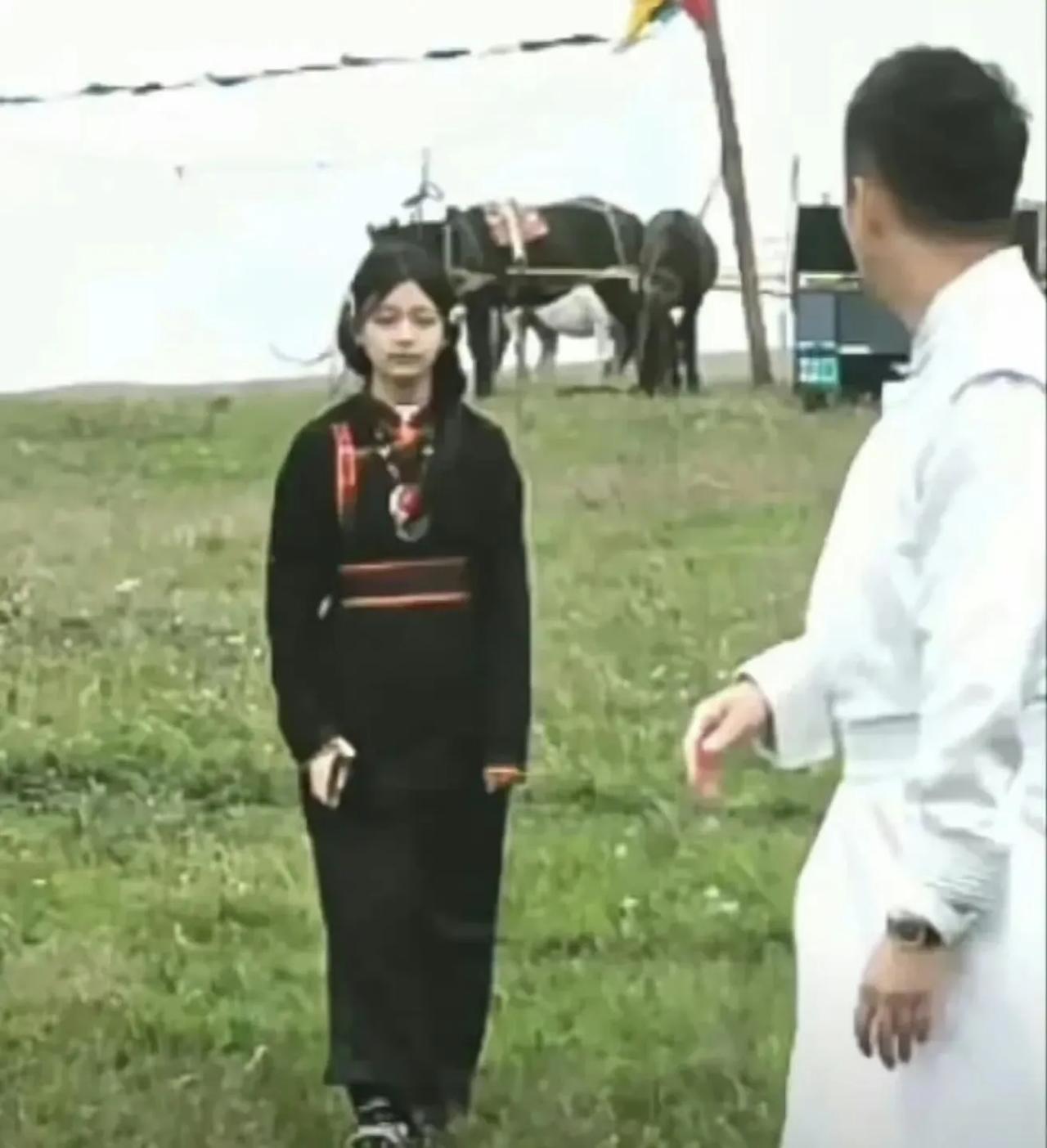 基因是个强大的东西，汪小菲的女儿越长大越像大S，不光长得像，行为举止也特别像妈妈