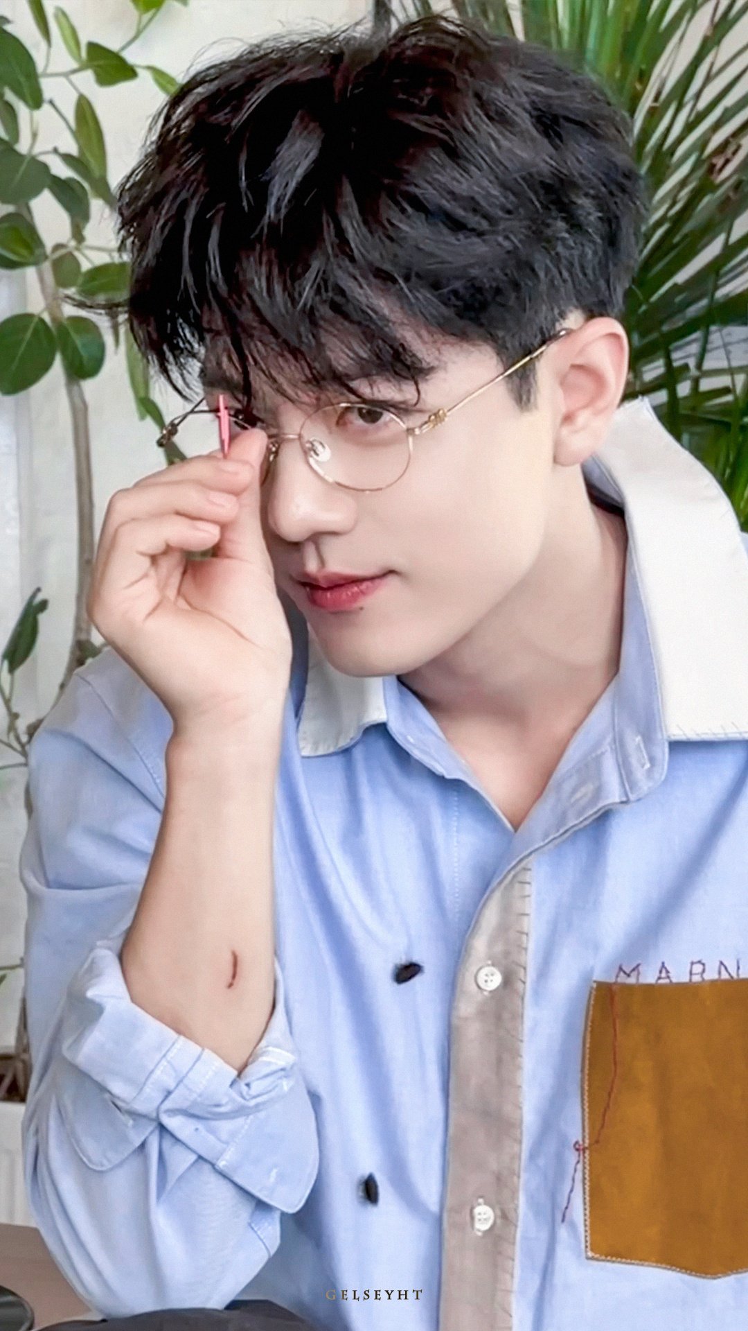 肖战最好的你肖战肖战﻿肖战顺顺利利我很喜欢你，像太阳升了落去，无论朝