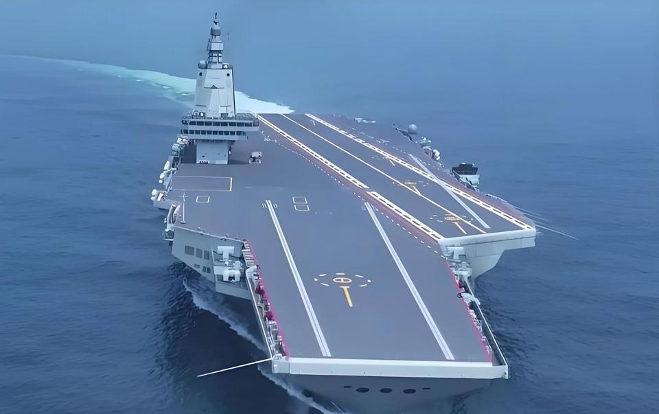 震撼消息，中国第三艘航母福建舰即将服役！6月26日国防部例行记者会上，当被问及