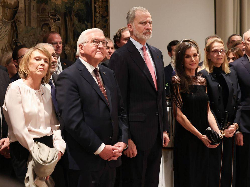 西班牙王室11月27日，德国国事访问西班牙的第二天，在德国驻西班牙大使馆举行宴