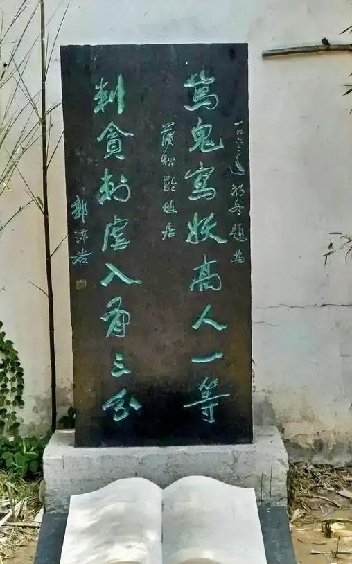 看到郭沫若先生的这幅对联，第一感觉是除了书法好以外，内容也很好。似乎明白了什么才