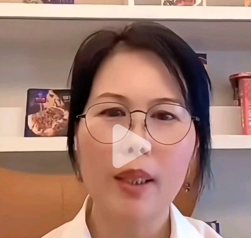 小杨阿姨评价老板汪小菲，人家都叫他憨憨汪！我心里也是这样想的！为什么？因为不管去