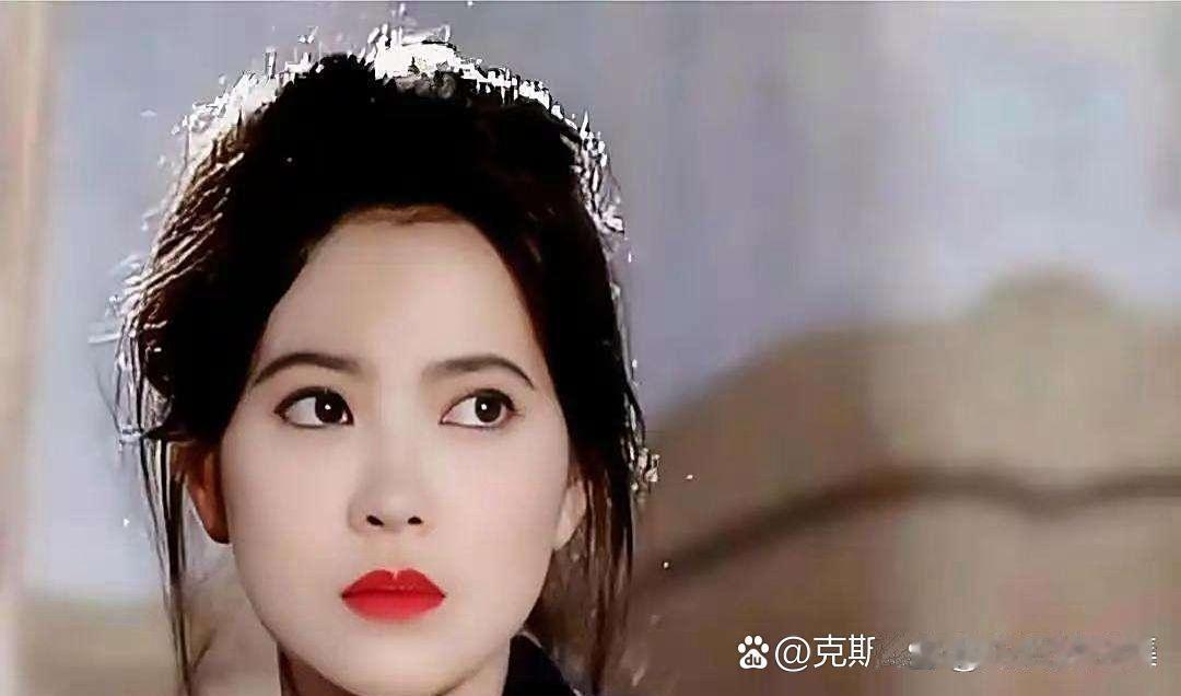 蓝洁瑛出事那晚，酒店灯灭了三次。大佬靠墙看戏，她挣扎一脚，换来后半世的沉默。吴镇字递纸巾时手在抖，合
