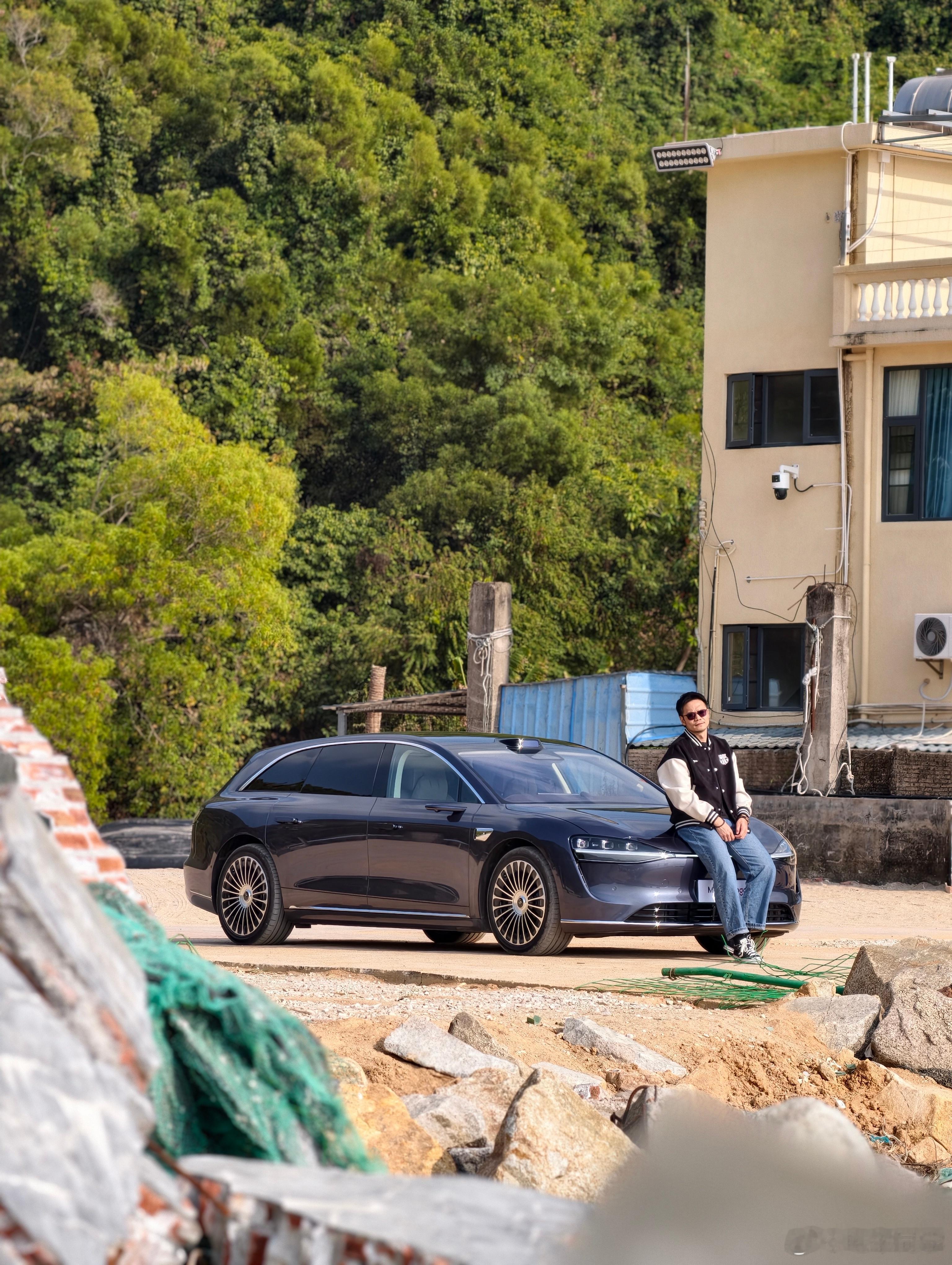 今天晒得和没有眉毛一样的。网上说享界S9T是车主用辅助驾驶比例最少的界，因为开起