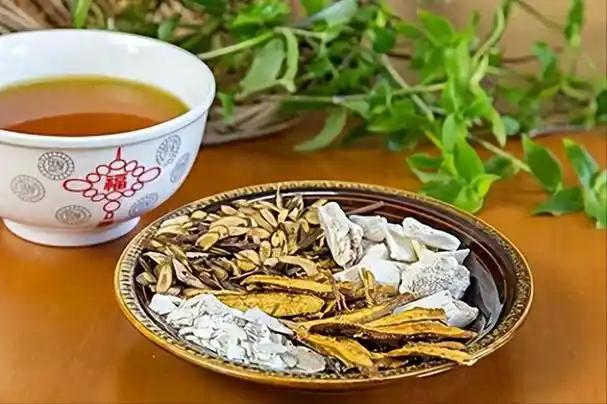 它才是真的止汗王，不管是脸汗、头汗、胸背汗都能止 最近的天是越来越热了，很多