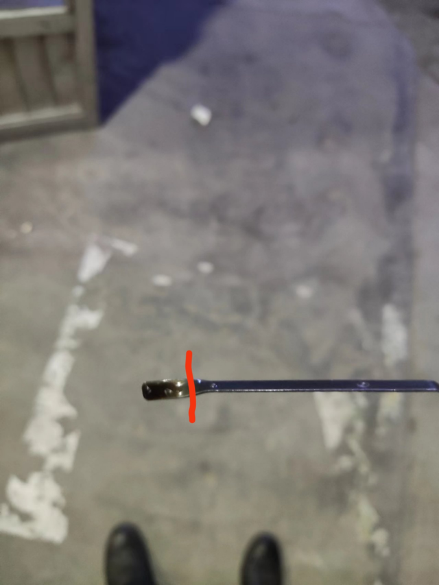 威朗机油损耗首保4000保养，现在总公里数行驶到9500机油尺已经降到下限往下