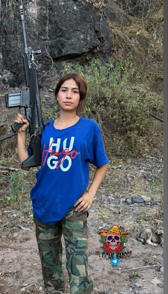 该帖子展示了据称与墨西哥米却肯州CJNG贩毒集团有关联的女性“SicariaD