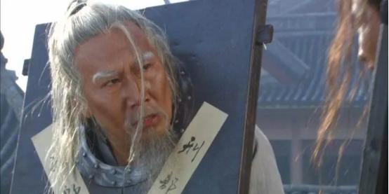 1390年，朱元璋要杀功臣李善长。李善长扑通一下跪倒在地：“我都77岁了，还能干