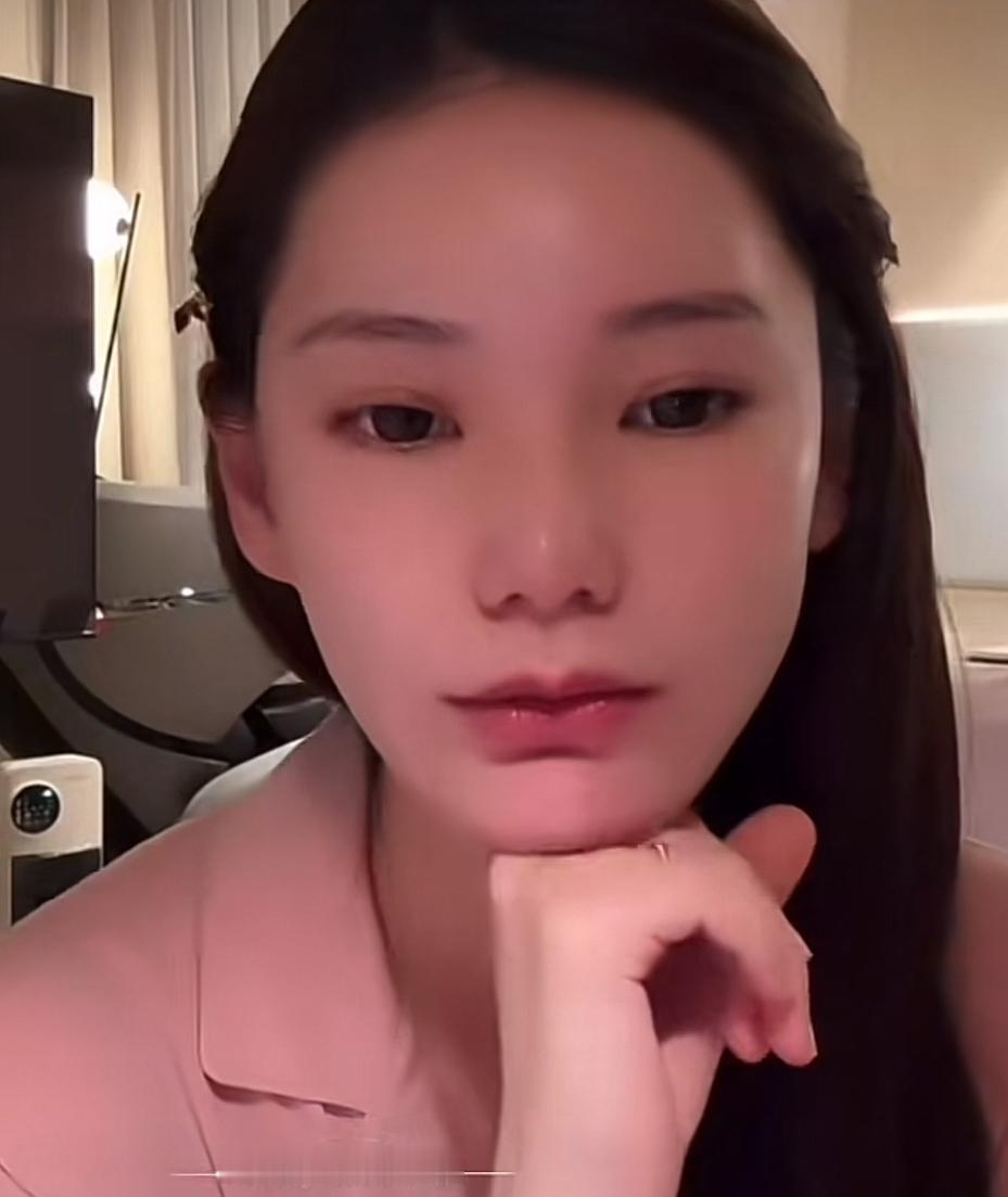 马筱梅“不会把孩子交给保姆”的育儿理念说得掷地有声，顺带把前任保姆小杨阿姨贴上了