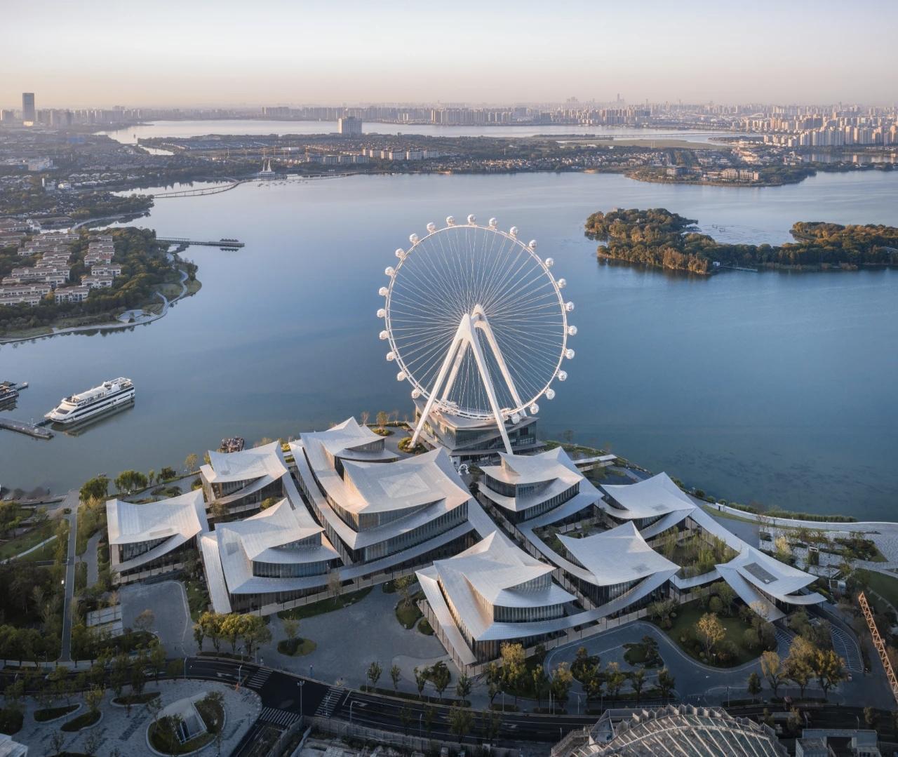 苏州当代美术馆即将试运营，这对艺术爱好者来说简直是福音。苏州本就充满着艺术气息，