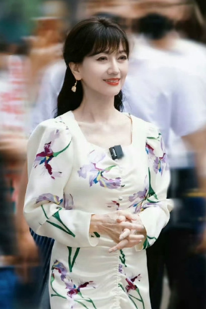 72岁的状态确实很让人羡慕啊。赵雅芝这生图真的是太绝了，颜值一直在线。无论是哪一