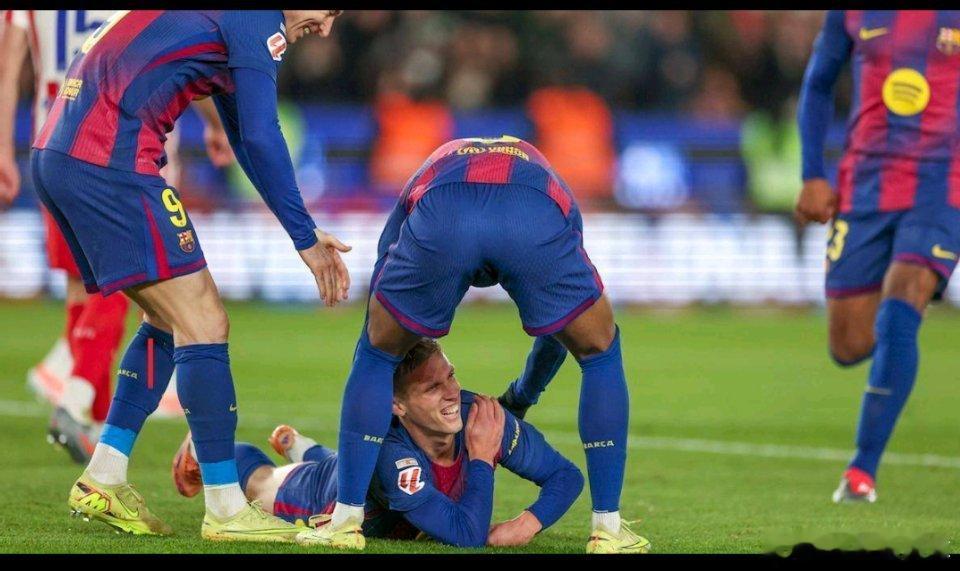 12月7日讯据《每日体育报》报道，在奥尔莫的肩伤问题上，巴萨采取了极为谨慎的态