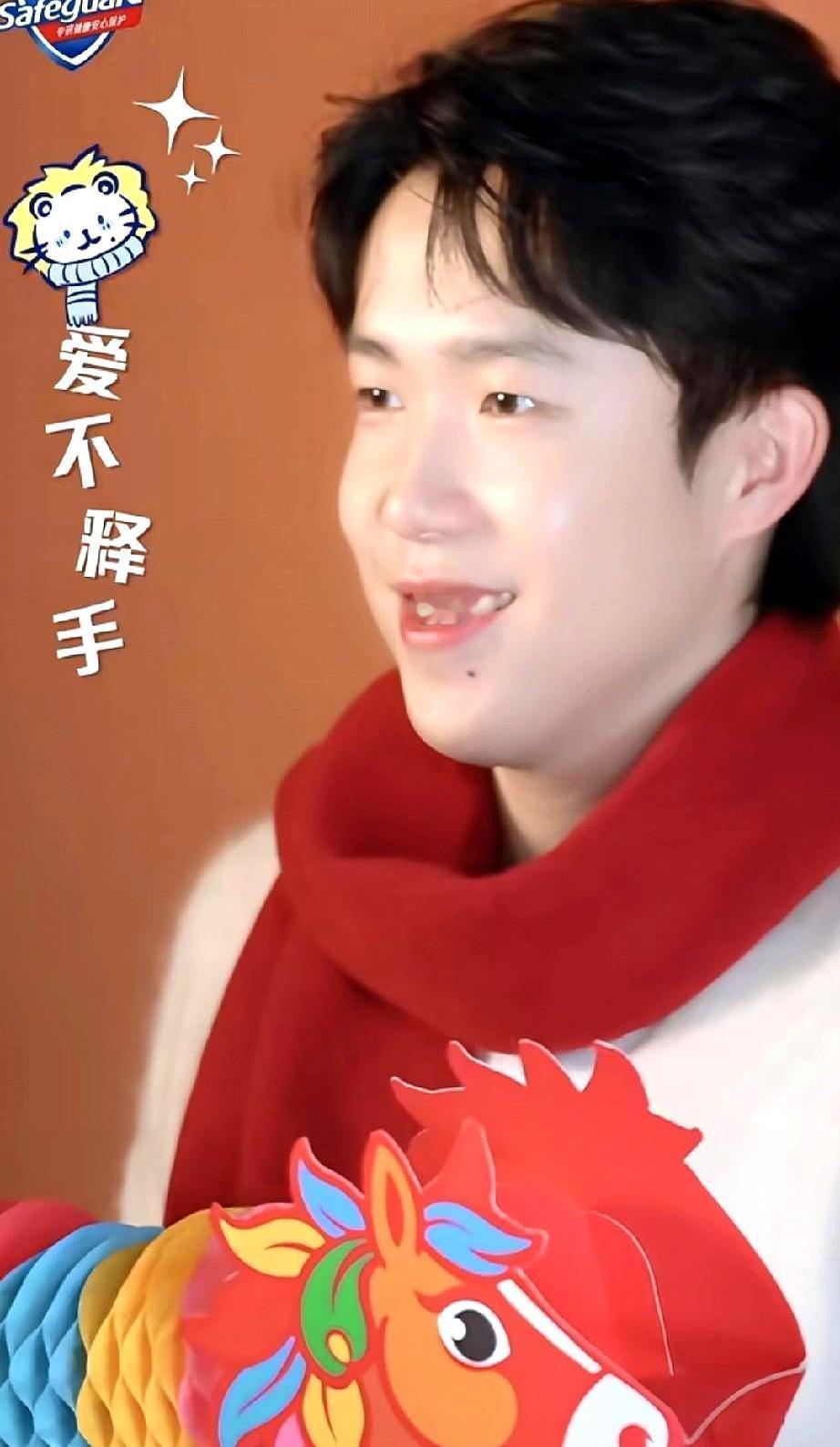 红围巾一戴，热搜爆了三天李宁2022虎年给国乒拍的拜年短片，孙颖甩莎莎、王