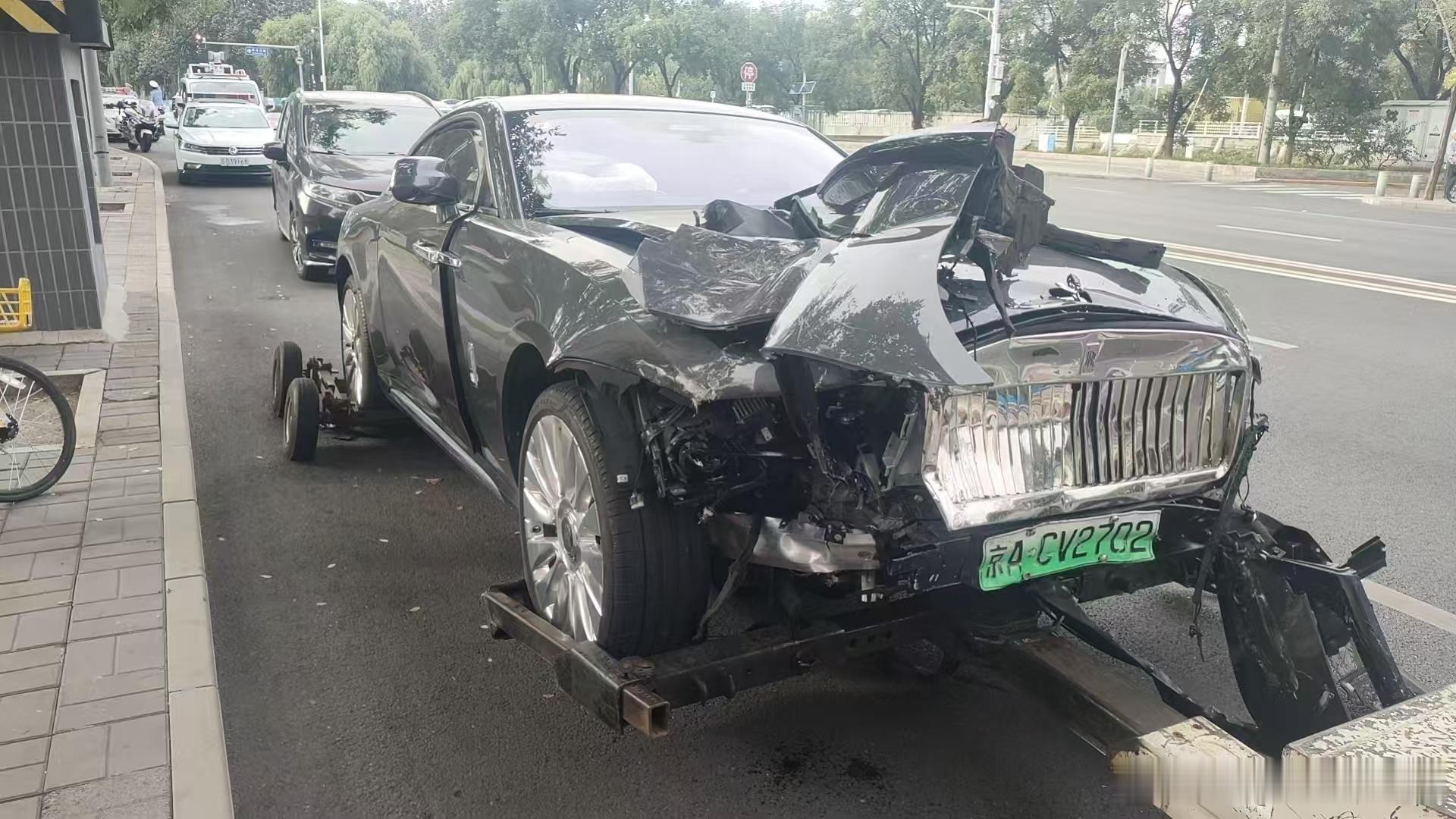 好家伙！劳是真硬啊人没事就好，车子再买就是了​​​