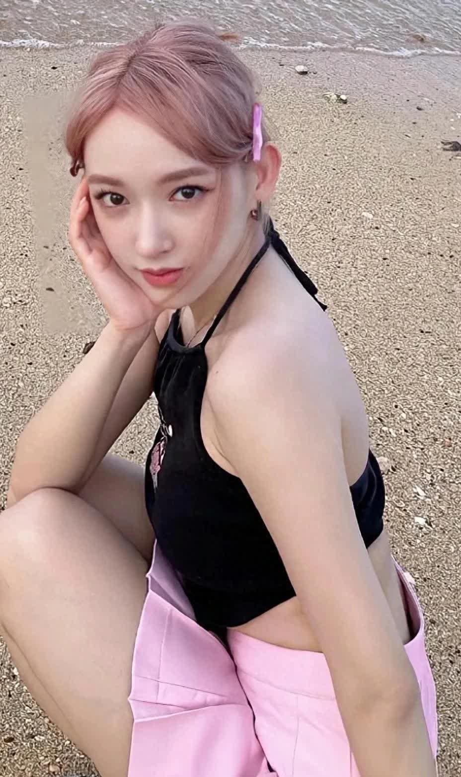程潇在海边拍摄了一组性感的照片，堪称大片​
