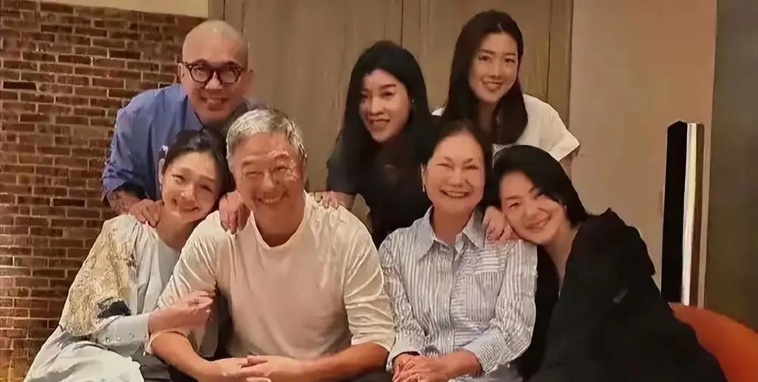 大S的恩师领路人王忠伟看着多儒雅个人感觉档次不差啊怎么就跟S家搞一起去了