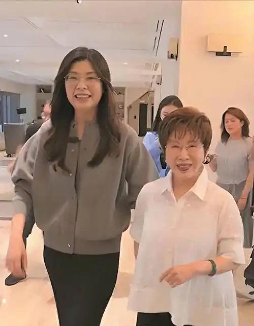 美国万万没料到，郑丽文居然敢直接硬刚，拒绝为天价对美军购买单！可她嘴上喊和平、回