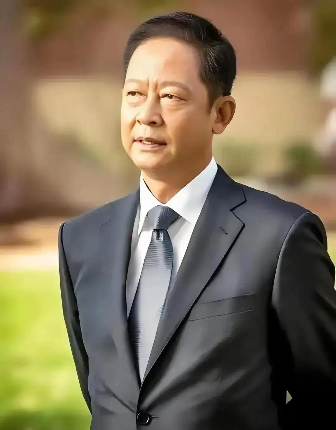 王志文说得很经典：“别人敢欺负你，说白了，就一个原因：你，不够狠。”“别