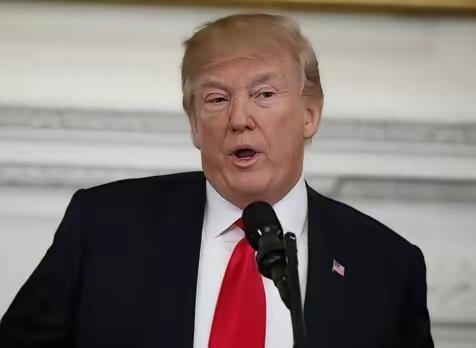 特朗普今天发了份声明，挺有意思。他说美国已经通知中国，可以允许英伟达向中国和其他