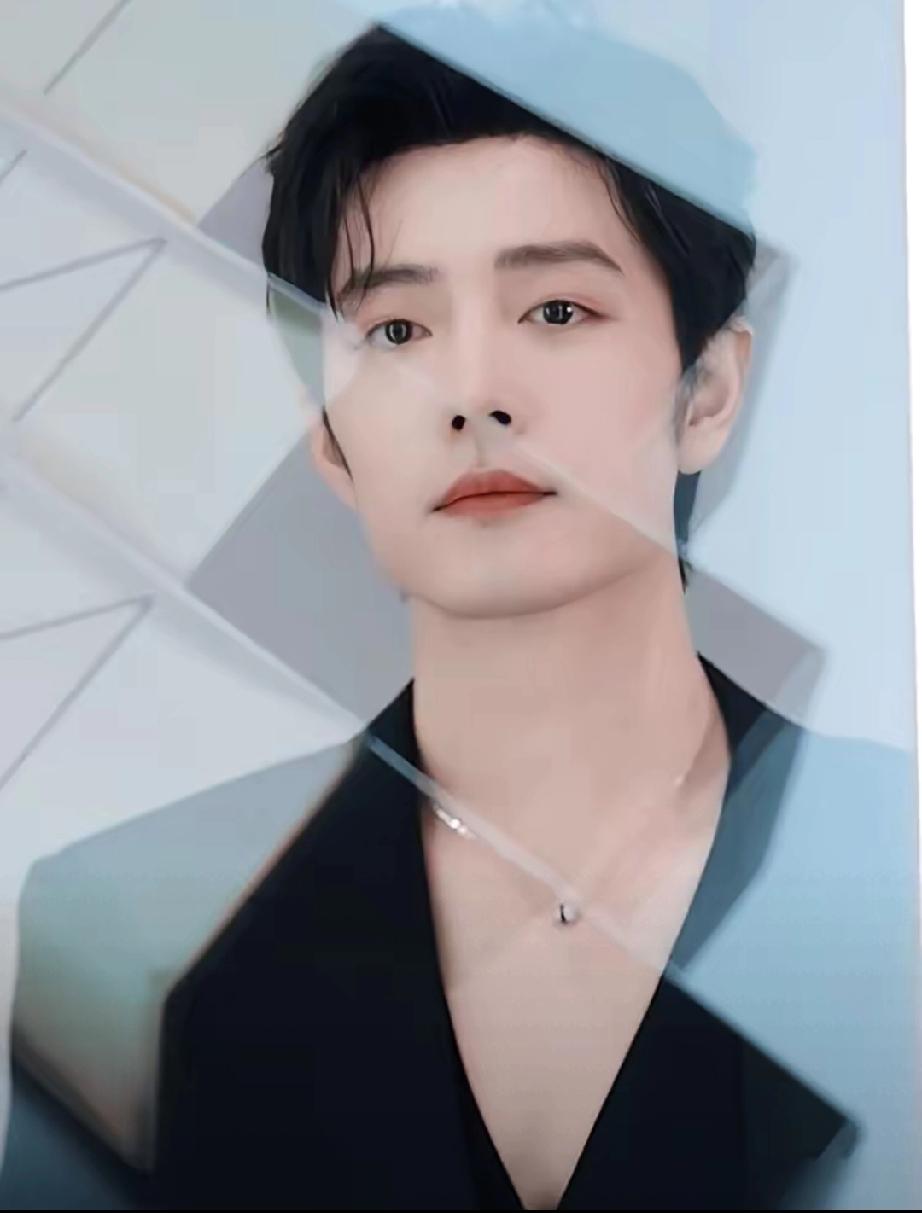 肖战早年被十年长约困住，天价违约金压身，底牌仅一套婚房网传50亿