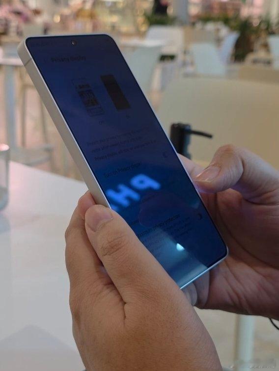 三星S26系列马上发布了，爆料称S26Ultra将全球首发防窥屏，开启后只有你