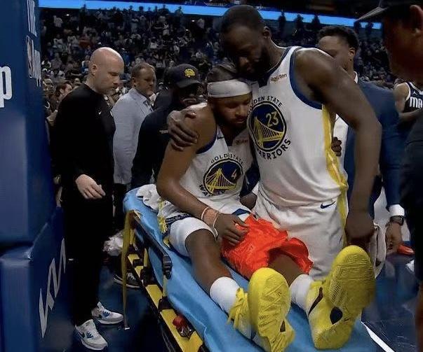 穆迪曾经2024年底左膝髌腱病变2024年12月的时候，穆迪曾连续缺席，FOX