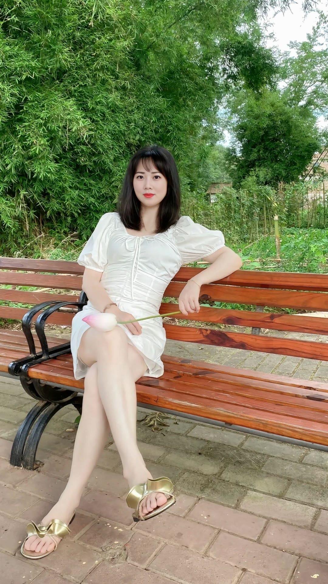 人都是会腻的只不过有人选择陪伴有人选择一拍两散