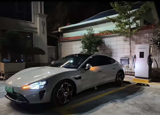 这业主给自己家装了个快充桩什么样条件别墅家庭好豪横！限量版苏7这个定制版本要