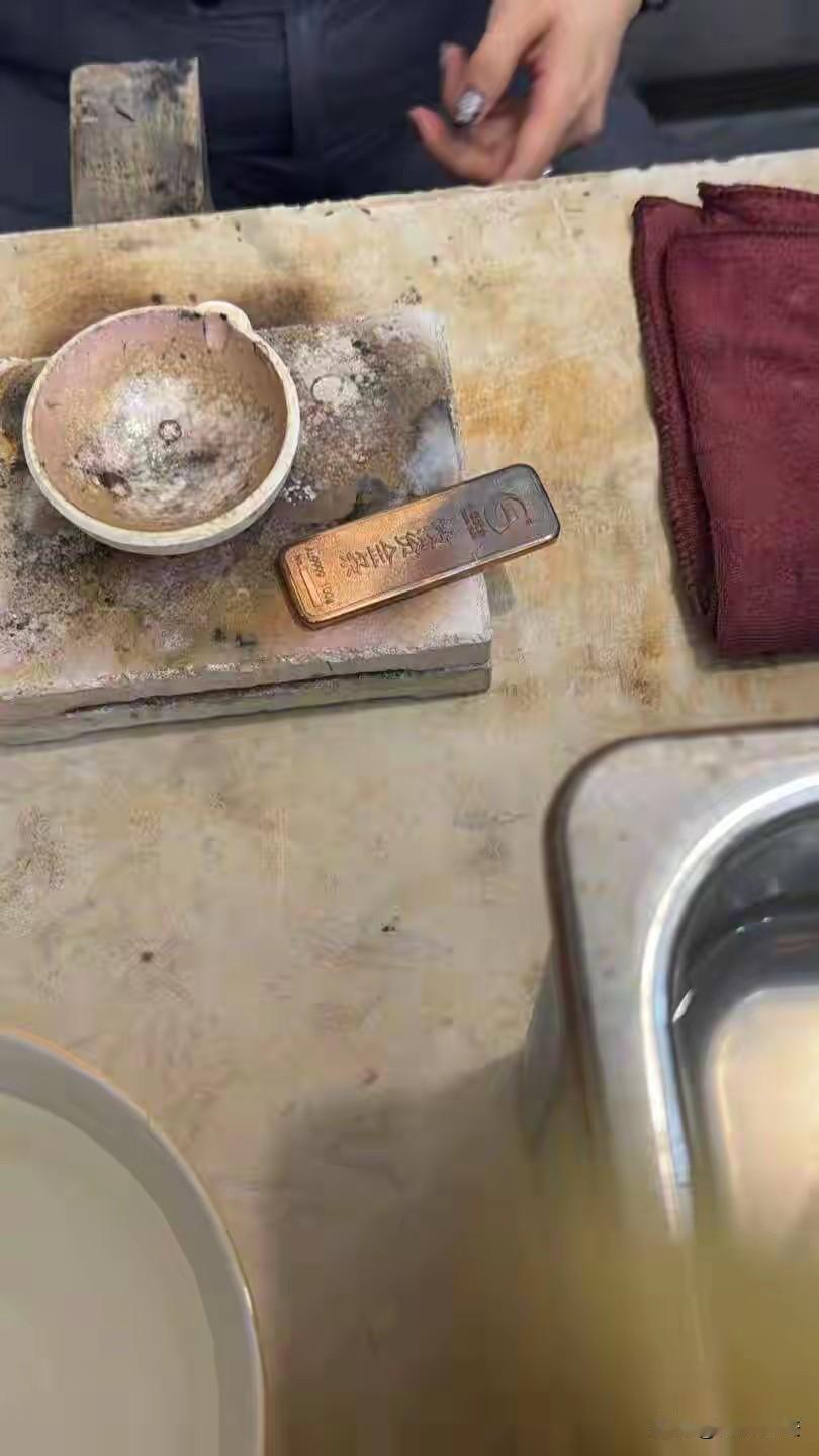“人傻钱多！”湖北武汉，女子与10年前的前男友复合，未婚，却先备孕，谁料，男子用