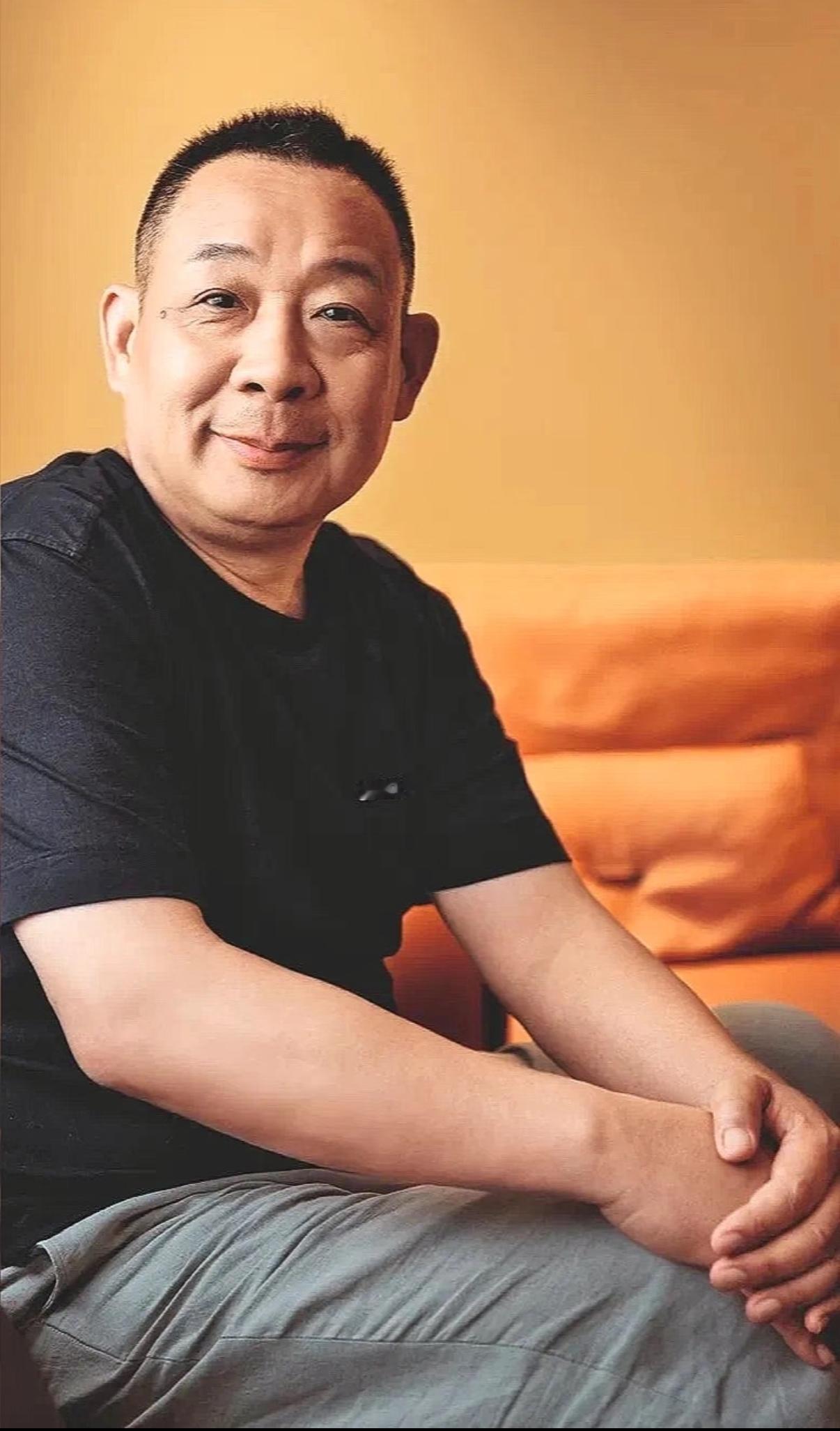 于东来的人设滤镜，正在以肉眼可见的速度碎裂！这位曾被捧为