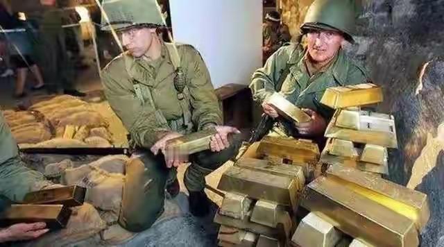 一个国家一旦要打仗，是应该留钱留黄金还是留房子？都别留，没意义。对个人来