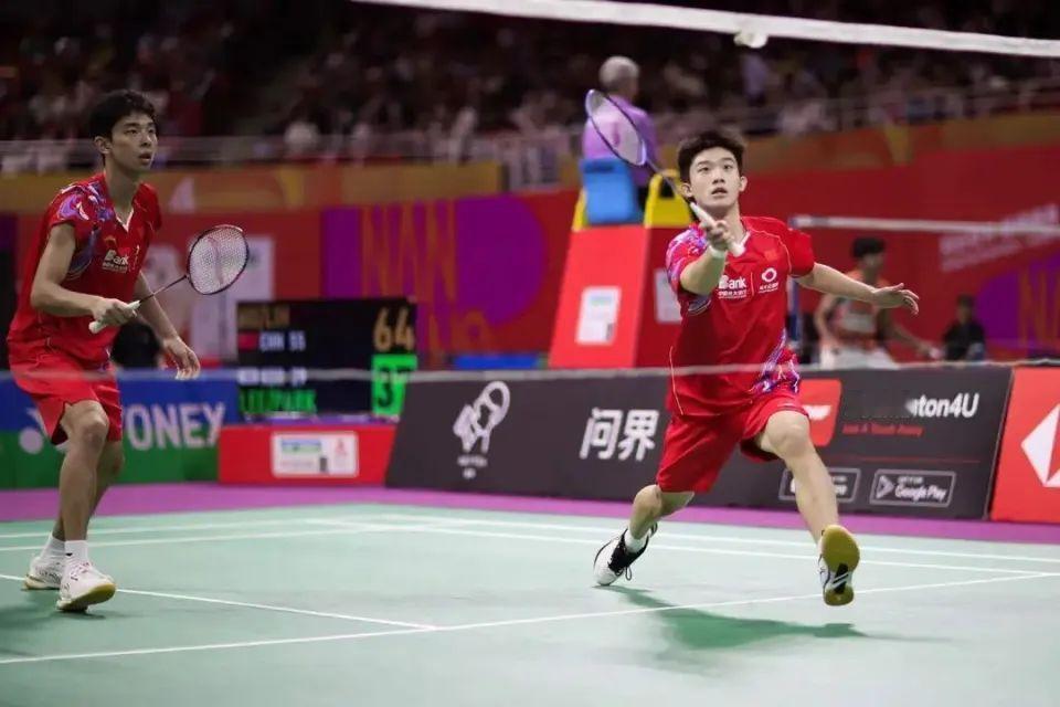 印尼提前晋级男单、男双、混双决赛，占据半决赛一半的席位!昨天，羽毛球超级300