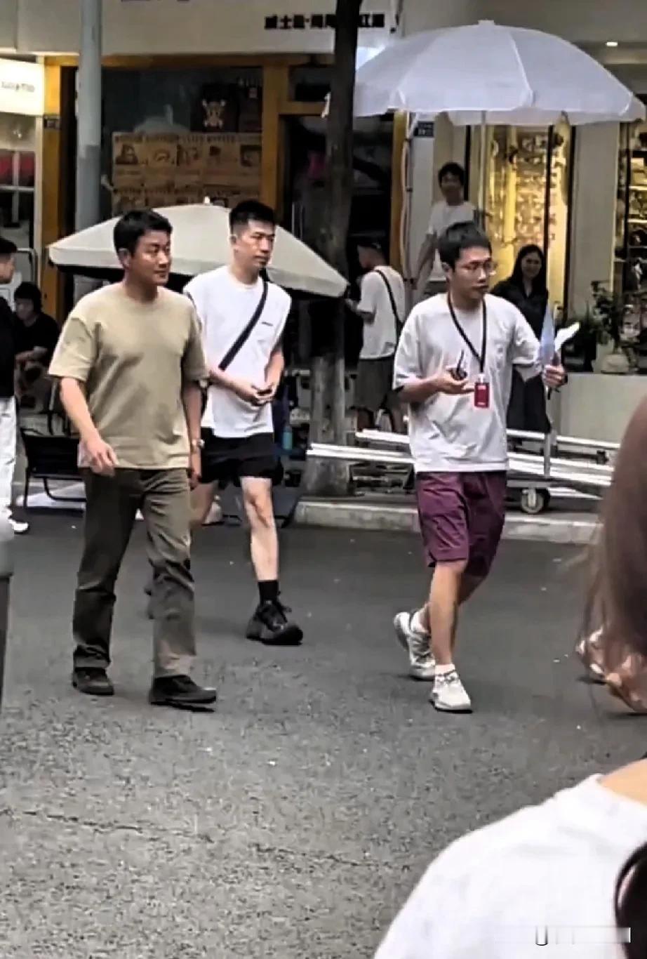 老男孩佟大为，感觉略微油了，胸部都感觉雌化了！可能是胖了，或许是上了一点年纪了，