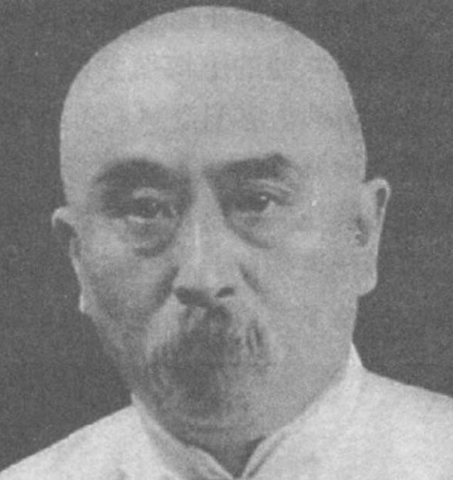1910年，晚清神医自称梦到未来的新中国，没有租界和治外法权，到处高楼大厦，飞船