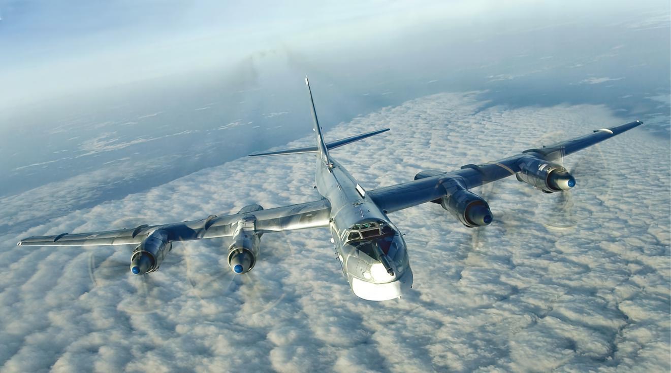 每天认识一件兵器俄罗斯Tu-95“熊”轰炸机Tu-95是图波列夫设计局研制的长