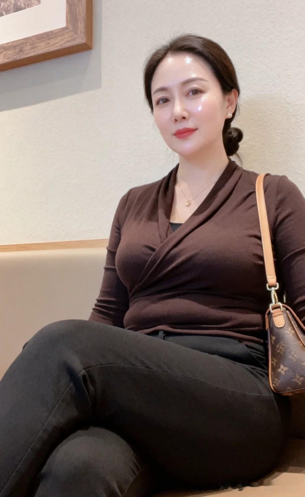 脸越洗越油。