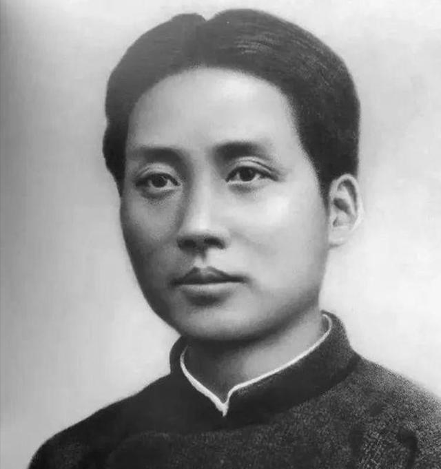 毛主席的四个“未解之谜”：第一，中年得“痣”。第二，毫发无损。第三生命里不寻常的