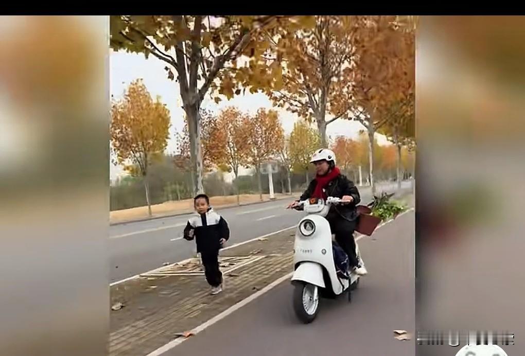 电动车新国标《清华教授痛批“闭门造车”》其实解决办法不难，比如加儿童安全座椅安