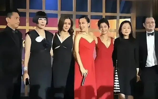 你们都说刘嘉玲不好看但这头身比这轮廓脸型气质还是很能打的