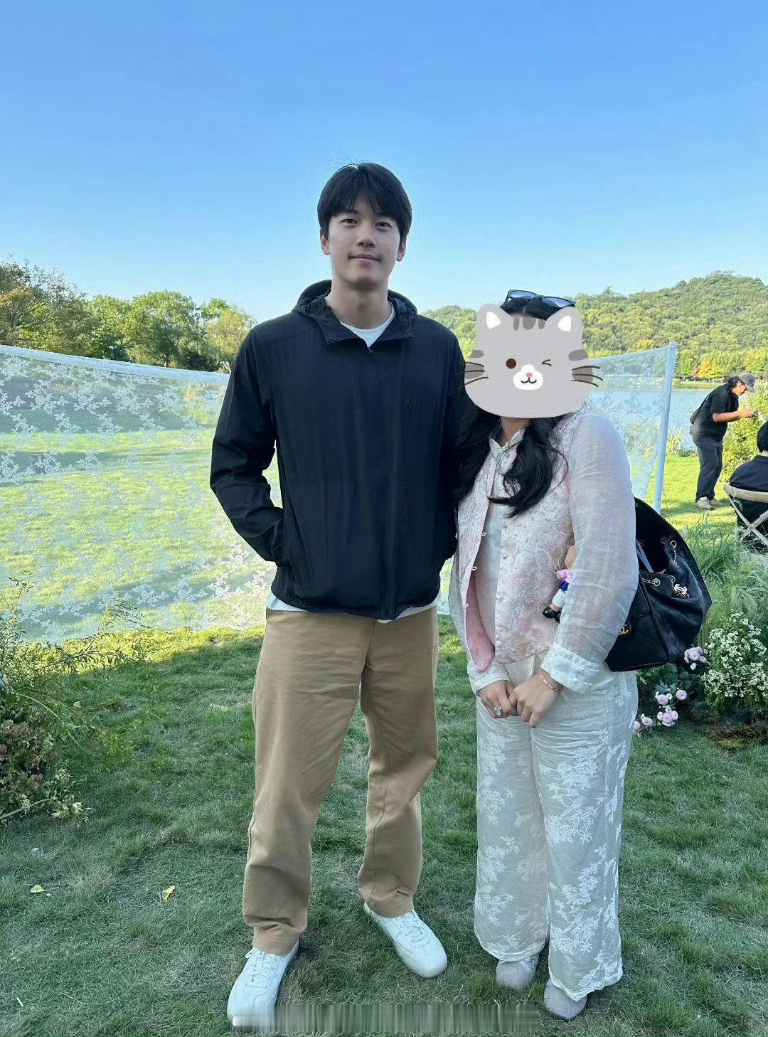笑死，我哥比完亚运回来后，整个十一都在搂席#郑思维刘钰雯婚礼#​