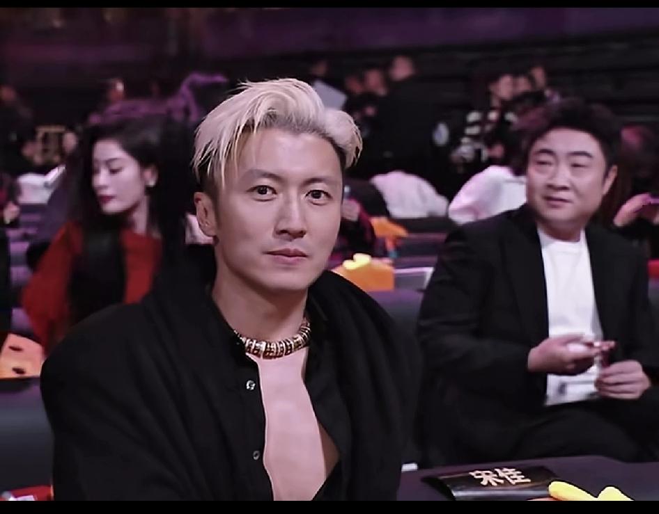 三蹦子看三轮房车[狗头]……