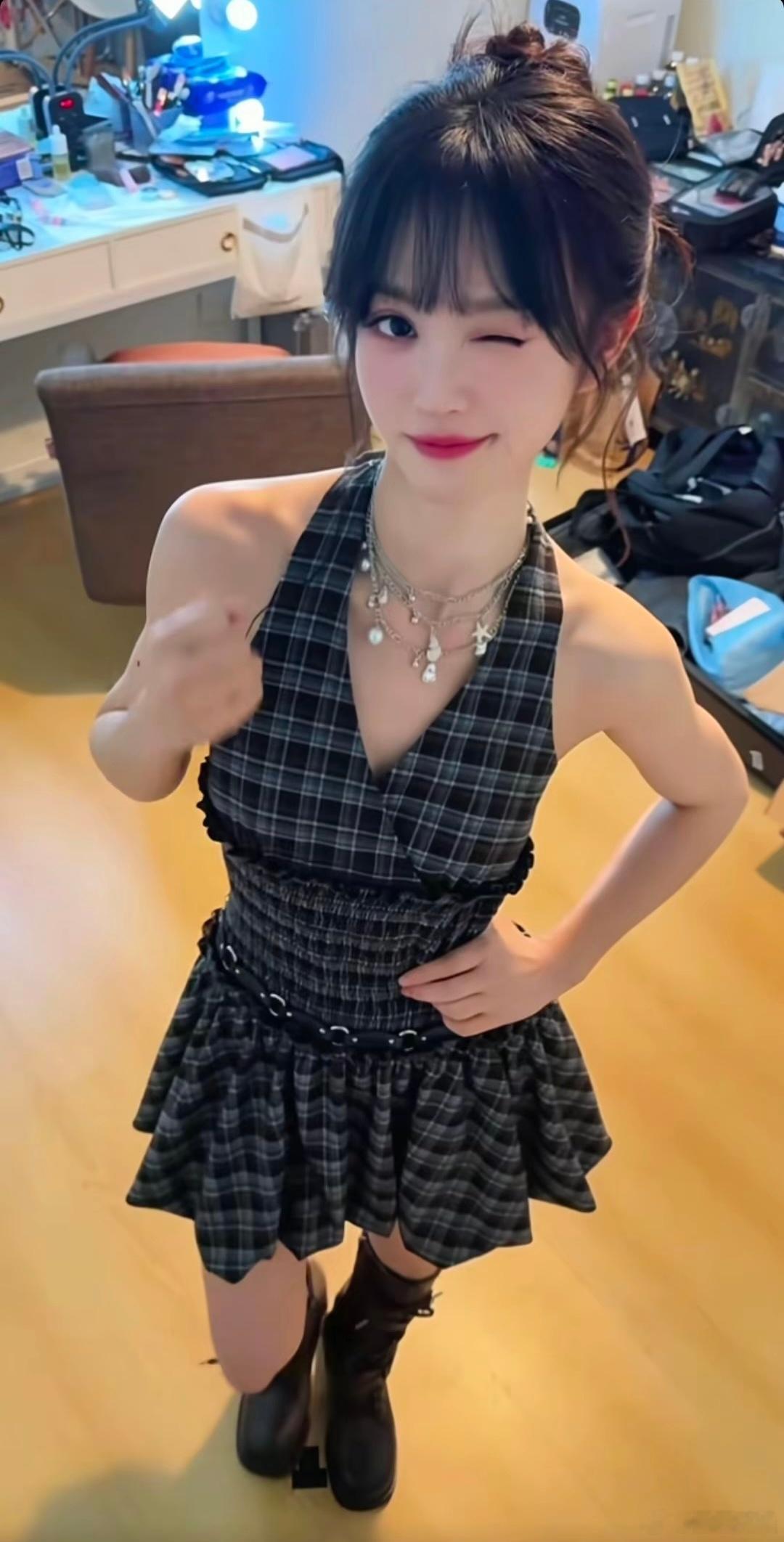 田曦薇田系穿搭她真的好擅长穿出自己的味道，私服舒服又亮眼的调调，真让人心动，赶紧
