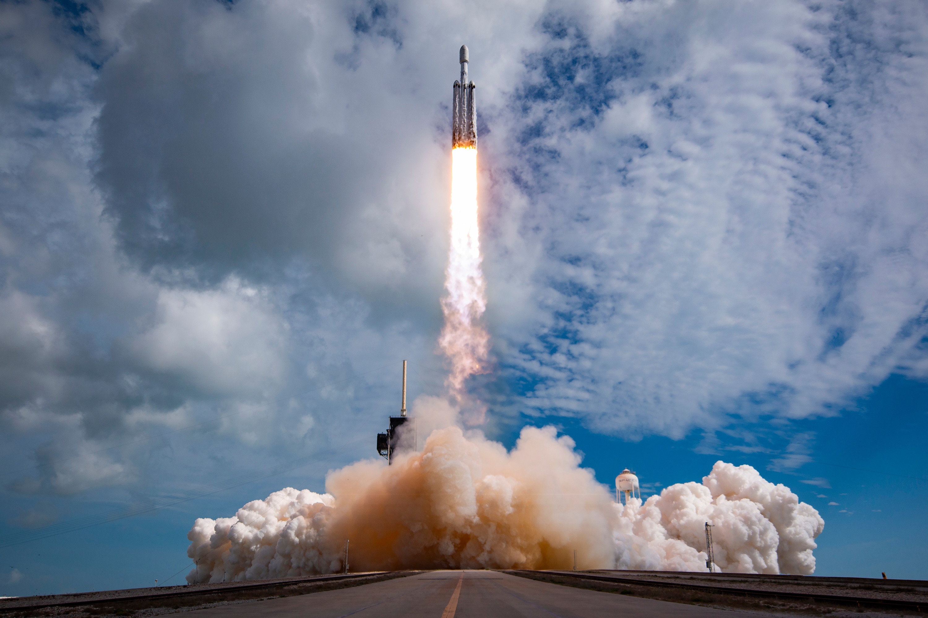 高清画面：4月29日SpaceX猎鹰重型火箭发射