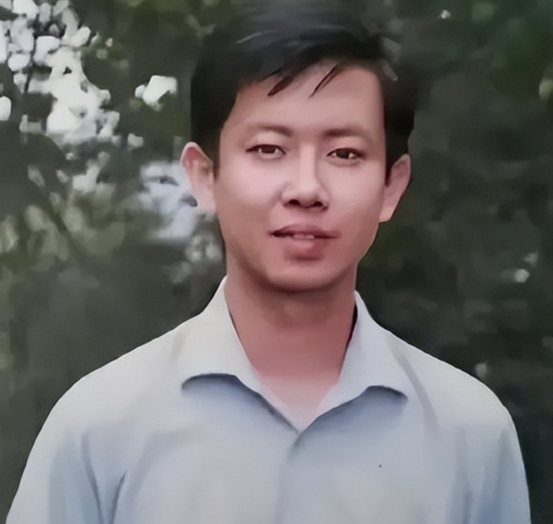 “我宁死也不道歉！”2019年，在乡镇执教19年优秀教师，亲吻自己儿女后，来到长
