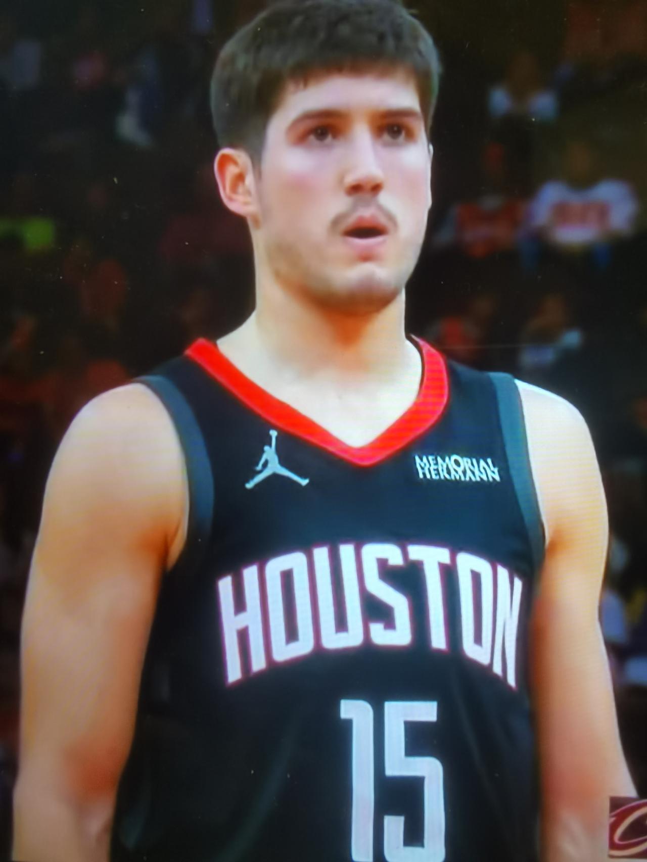 千万别乱给顶薪！117-100，火箭主场大胜骑士！申京缺席，