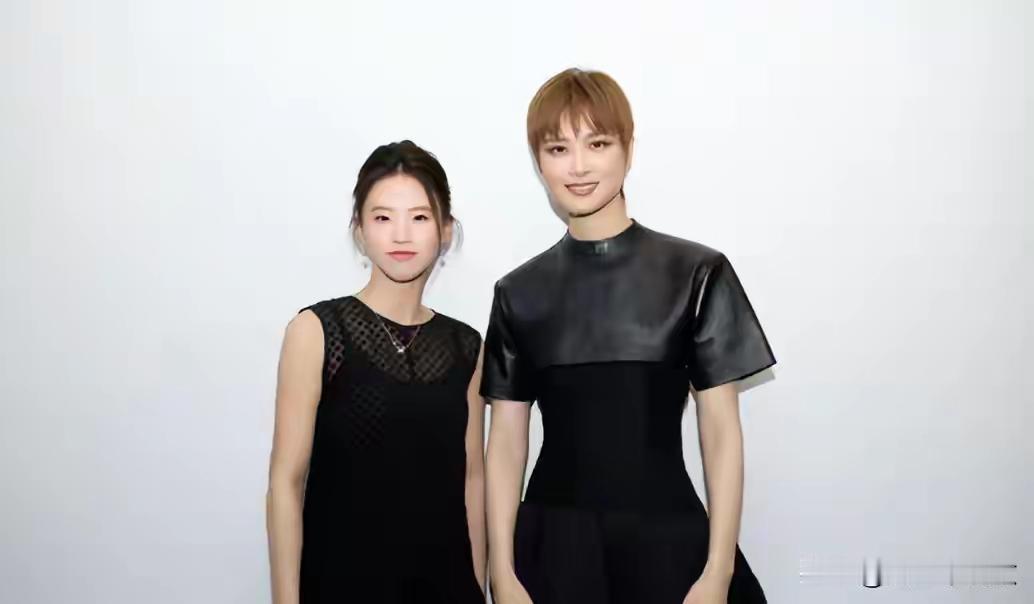 陈芋汐不错的，她和李宇春合影落落大方，气场不输年长她那么多的李宇春。